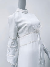 Load image into Gallery viewer, VINTAGE 1960S DAISY &amp; PEARL EMPIRE LINE WEDDING DRESS
