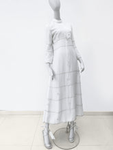 Load image into Gallery viewer, VINTAGE 1960S DAISY &amp; PEARL EMPIRE LINE WEDDING DRESS
